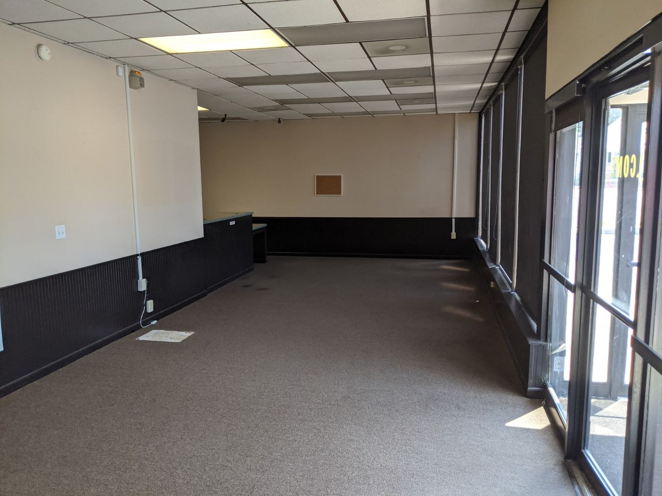FREESTANDING OFFICE/RETAIL FOR SALE: 929 E Main St, Danville, IL 61832